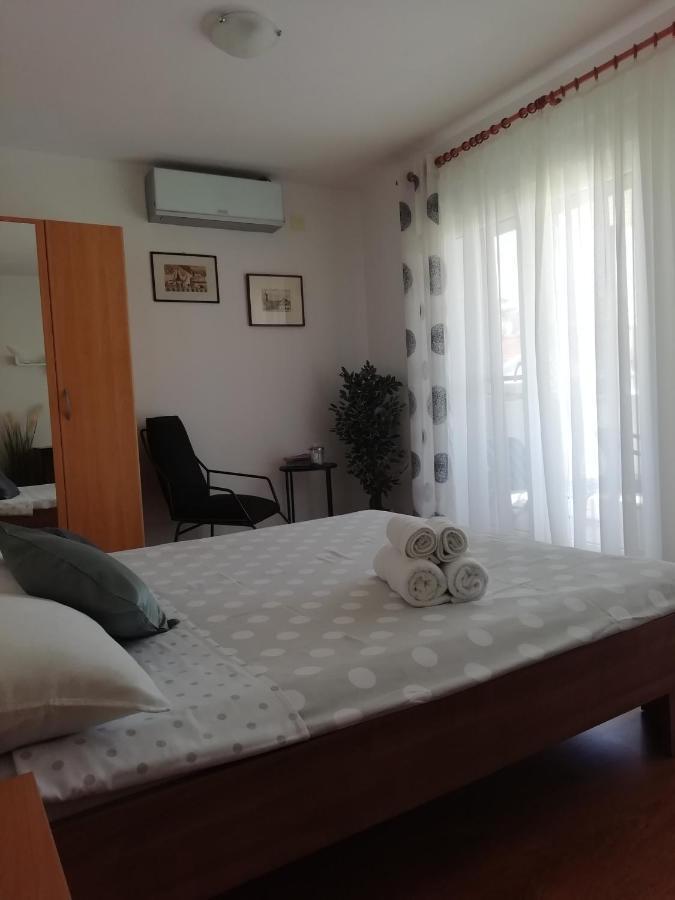 Apartments 4 Me Трогир Екстериор снимка