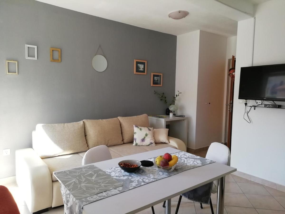 Apartments 4 Me Трогир Екстериор снимка