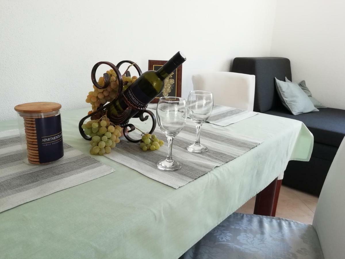 Apartments 4 Me Трогир Екстериор снимка