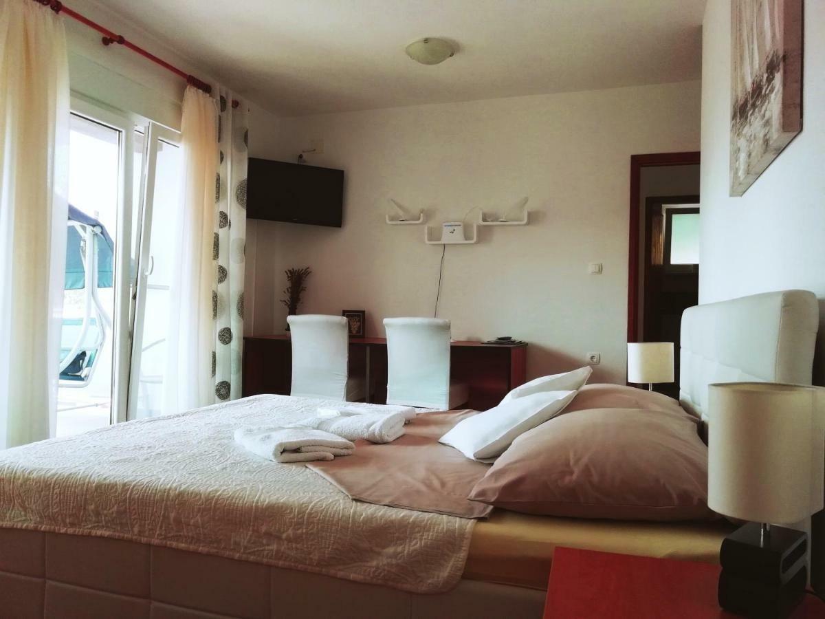 Apartments 4 Me Трогир Екстериор снимка