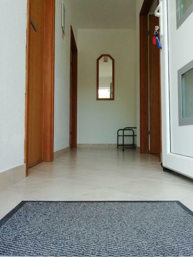 Apartments 4 Me Трогир Екстериор снимка